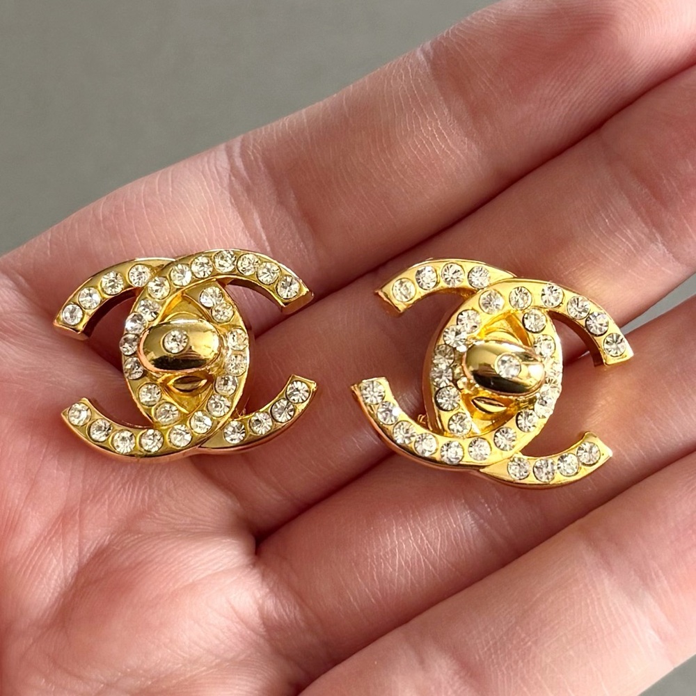 CHANEL Classic Vintage 1995 Crystal CC Turnlock Earrings - Picture 2 of 6